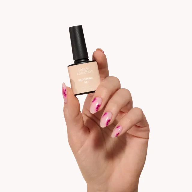 The Gel Collection Blooming Gel nailart transparent